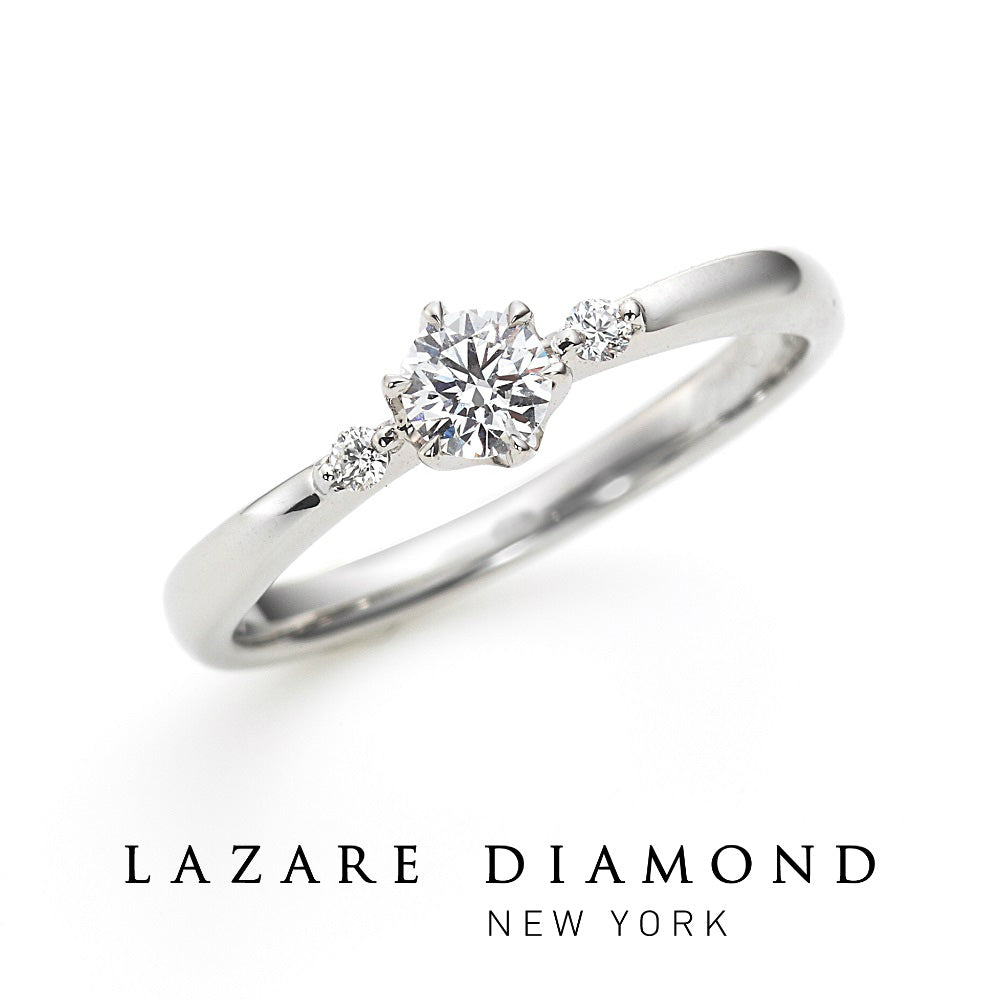 ラザールダイヤモンドの婚約指輪「オネストリング」の写真です。