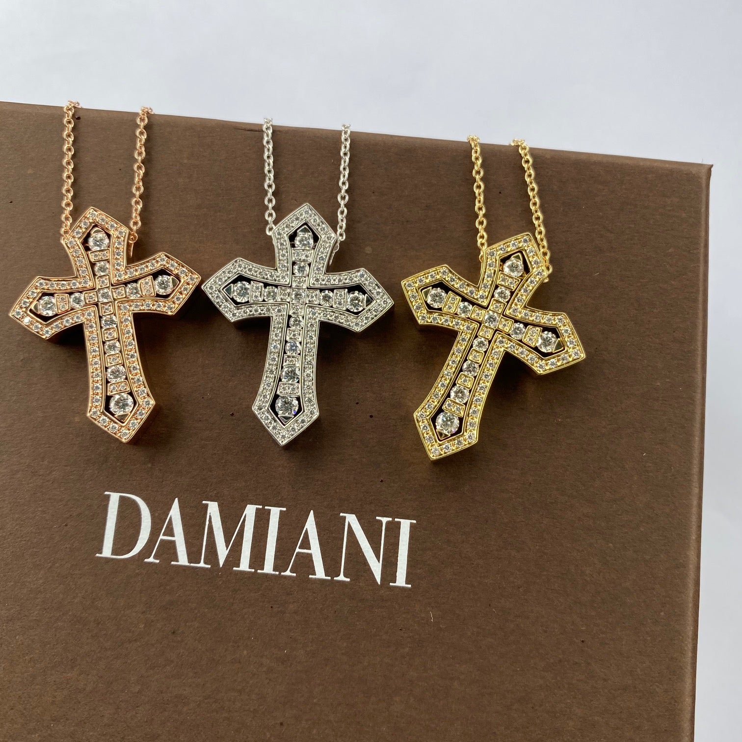 【DAMIANI(ダミアーニ)】ギフトにも自分用にもベルエポッククラウンを！ | 香川・高松のジュエリー専門店｜アイアイイスズ ジュエリー