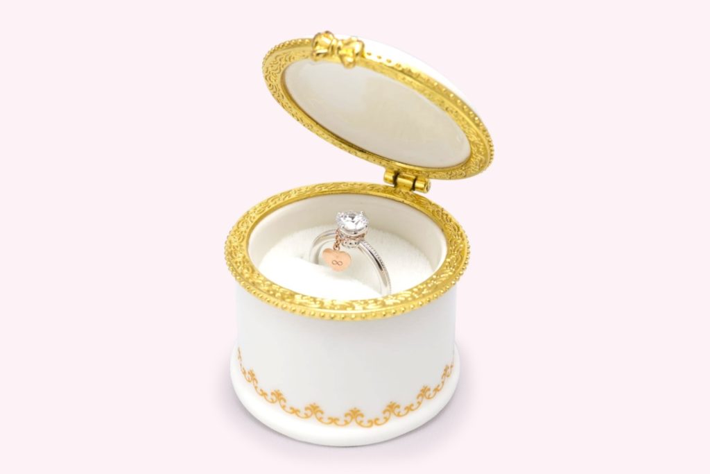 プロポーズ用リング「Wish Propose Ring」の写真です。